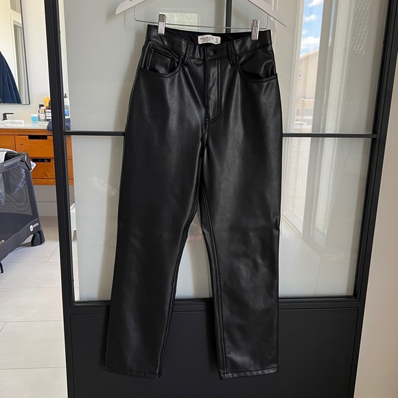 Abercrombie & Fitch Faux Vegan Leather the ‘90s Straight Ultra High Rise Pant - Picture 1 of 6